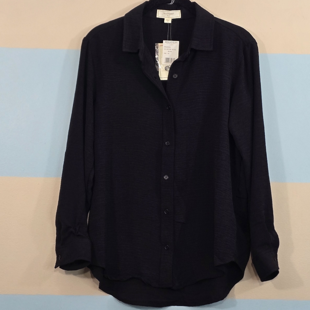 No Comment Textured Button Front Blouse - Picture 3 of 10